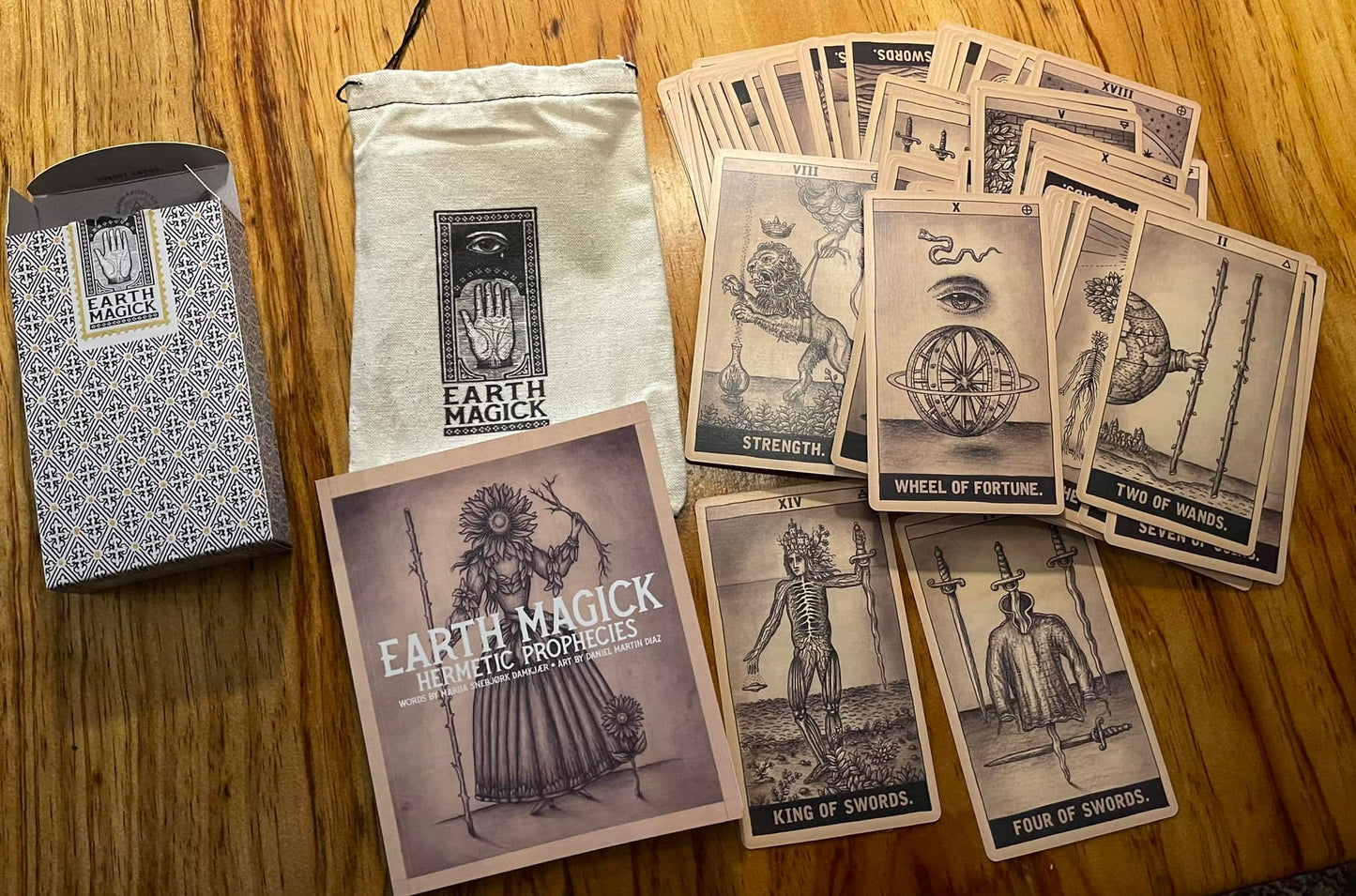 Earth Magick Tarot - AMBER