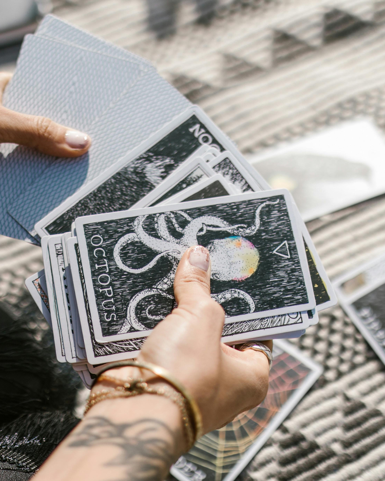 Modern Classic Tarot Decks – Timeless & Iconic ✨🃏