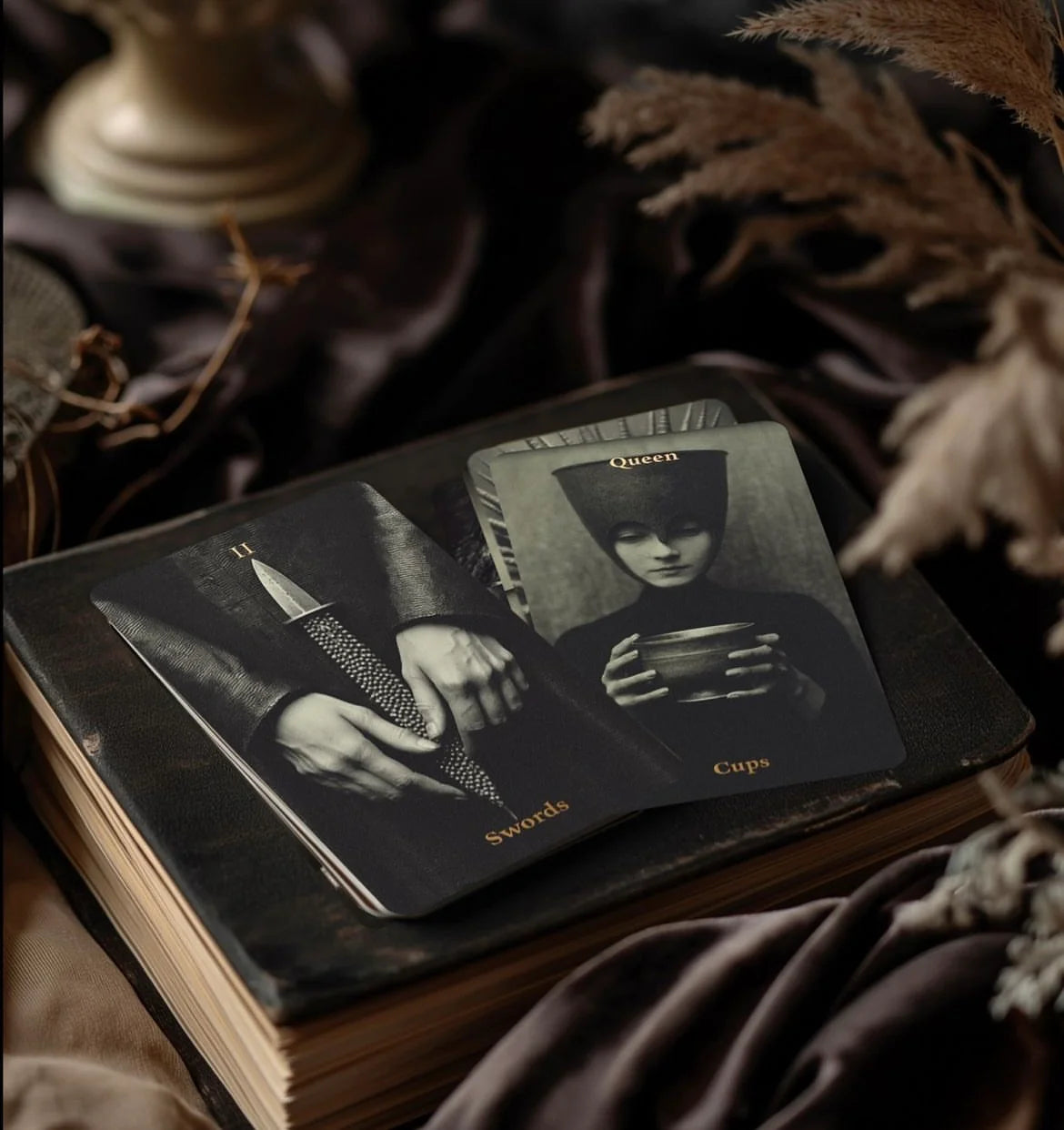 Tarot Obscuro Mini Edition indie tarot deck with black matte edges and metal storage tin.