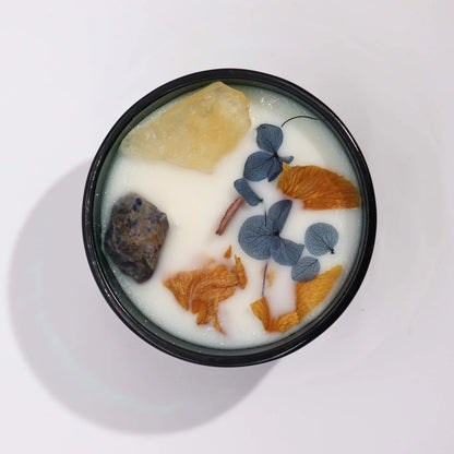 Hop Hare Sun crystal candle with citrine, sodalite gemstones and dried flowers.