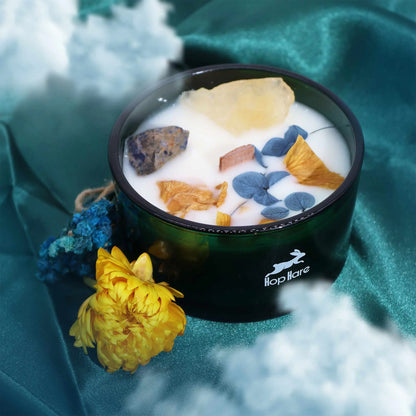 Hop Hare Sun crystal candle with citrine, sodalite gemstones and dried flowers.